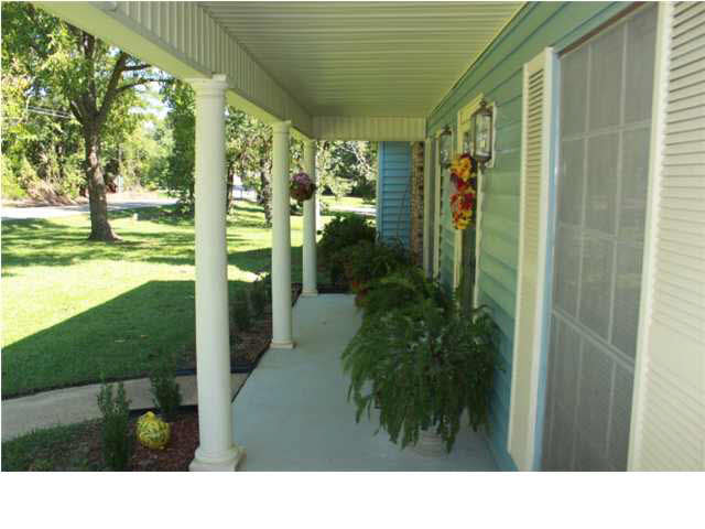 500 Country Club Road Florence, MS 39073 - Photo 4 of 24 Front Patio