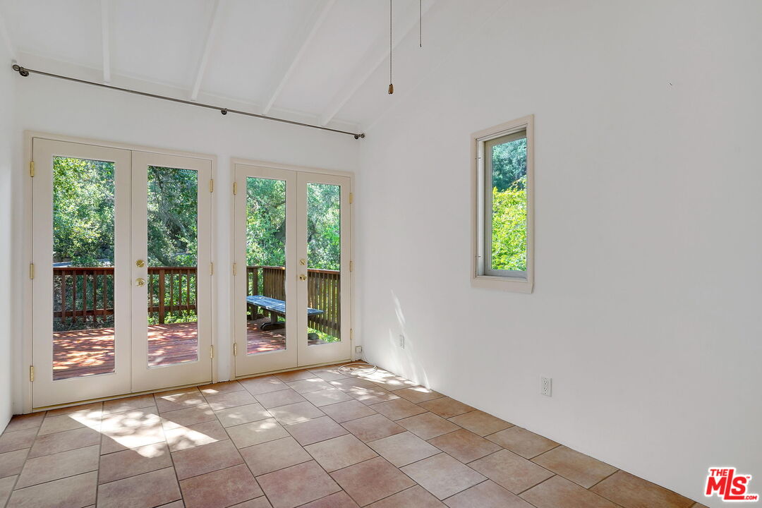 21652 Encina Road Topanga, CA 90290 - Photo 11 of 18