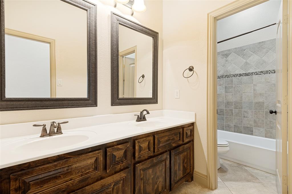 511 Mimosa Trail Forney, TX 75126 - Photo 20 of 30 Double sinks and separate tub area.