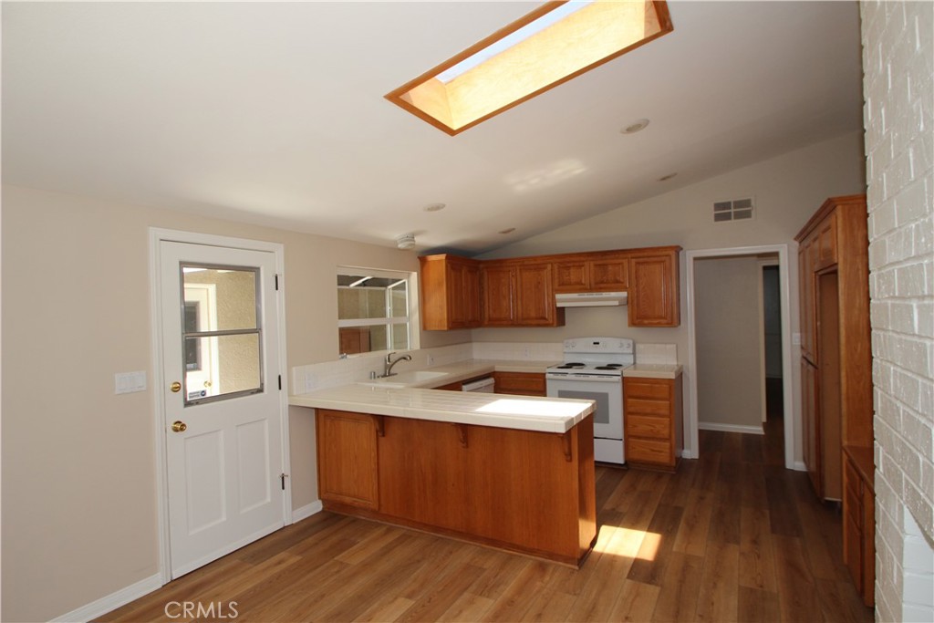 263 Hanover Drive Costa Mesa, CA 92626 - Photo 5 of 16 Gallery Image 5