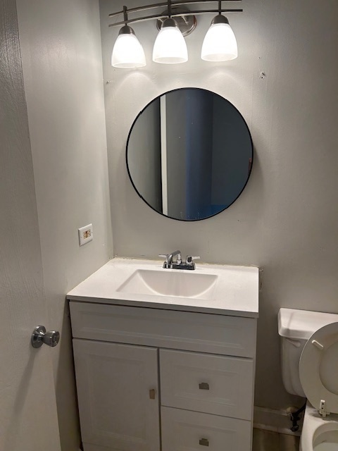 2186 North Oakbrook Circle, Unit 2186 Palatine, IL 60074 - Photo 8 of 11 a bathroom with a sink and mirror