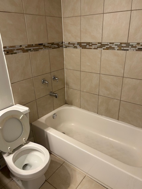 2186 North Oakbrook Circle, Unit 2186 Palatine, IL 60074 - Photo 9 of 11 a white toilet sitting next to a bath tub