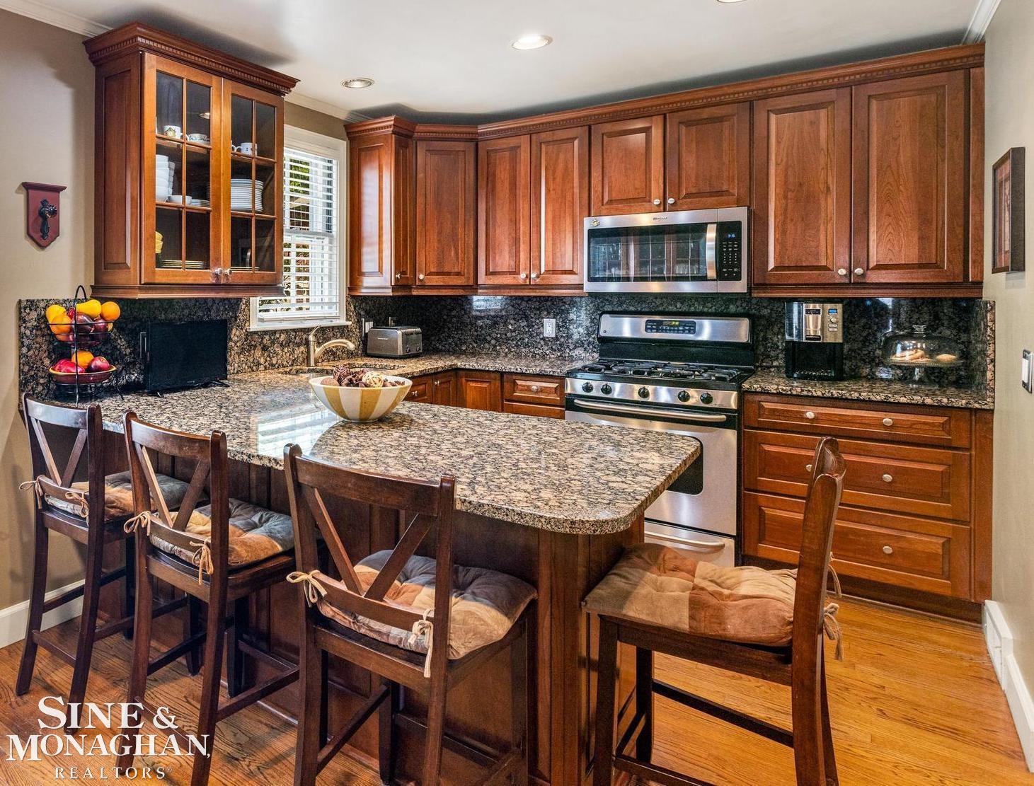280 Merriweather Road Grosse Pointe Farms, MI 48236 - Photo 12 of 36