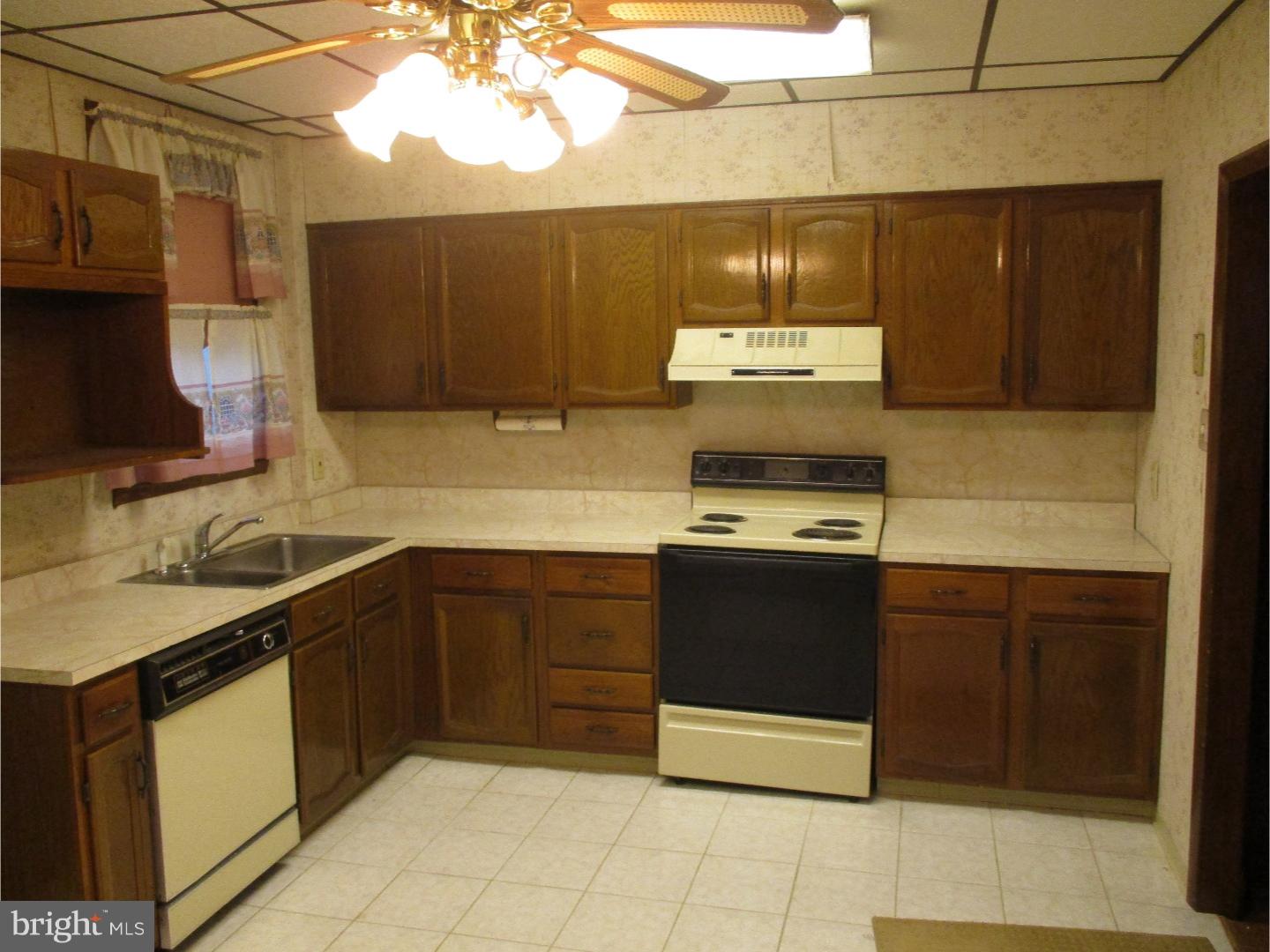 530 Laurel Road Yeadon, PA 19050 - Photo 9 of 25 Kitchen