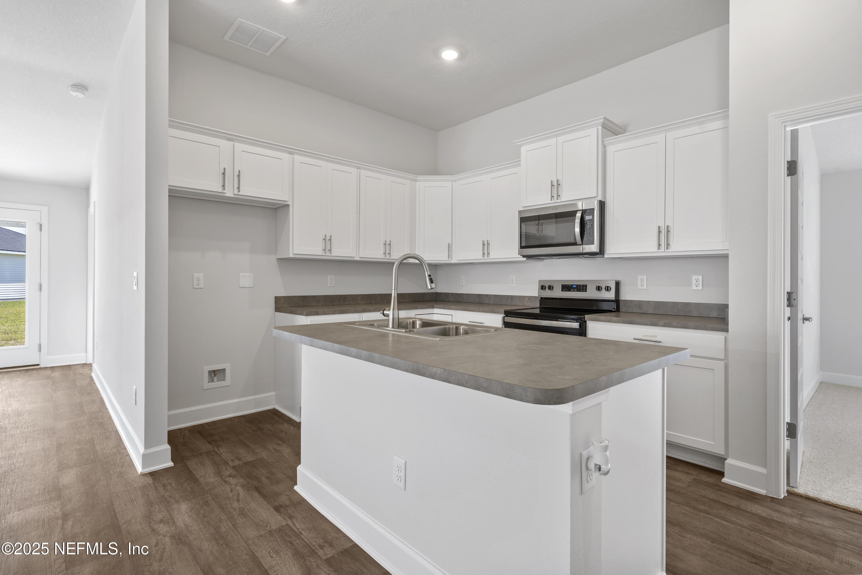 8390 Helmsley Boulevard Jacksonville, FL 32219 - Photo 13 of 24 Kitchen