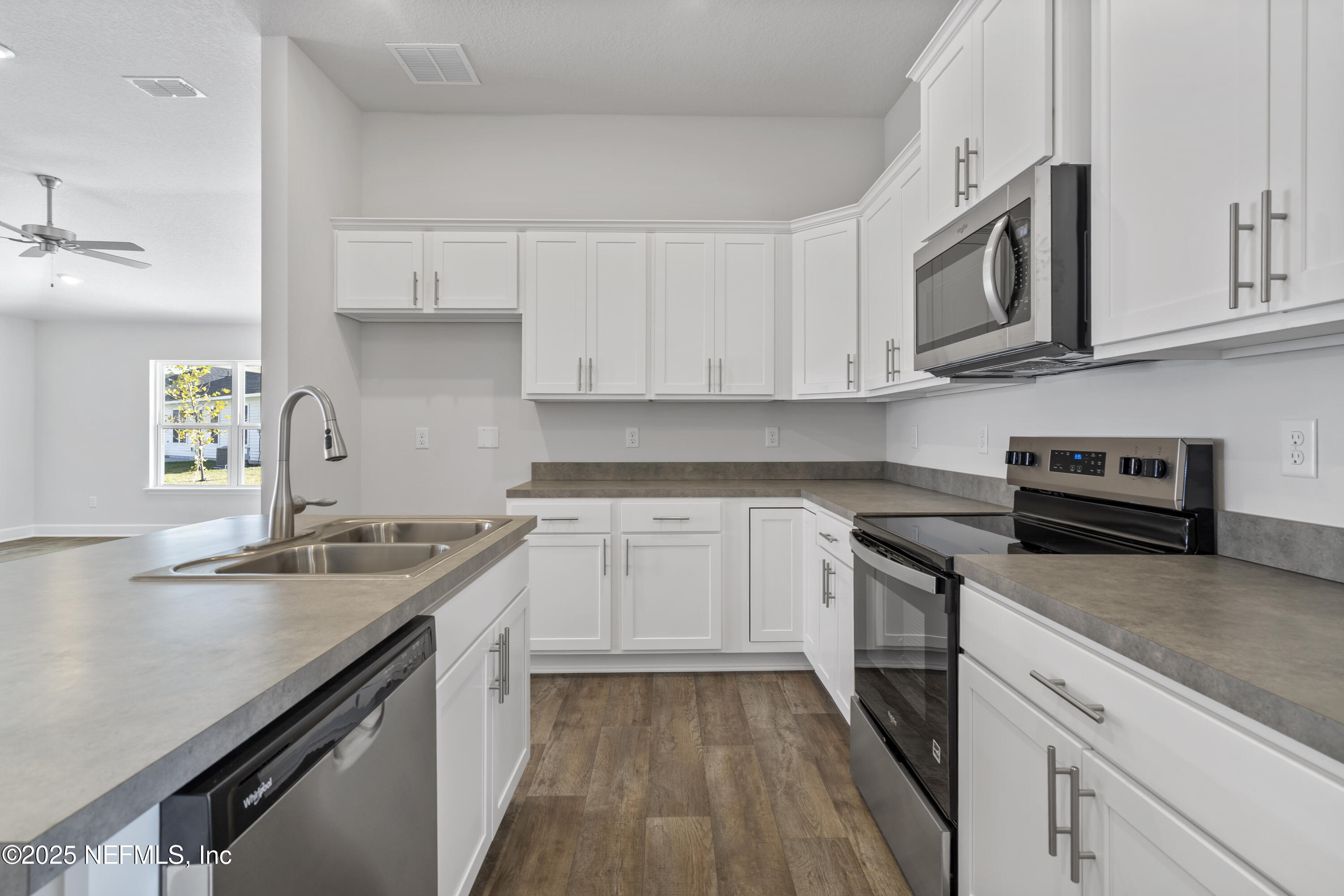 8390 Helmsley Boulevard Jacksonville, FL 32219 - Photo 15 of 24 Kitchen