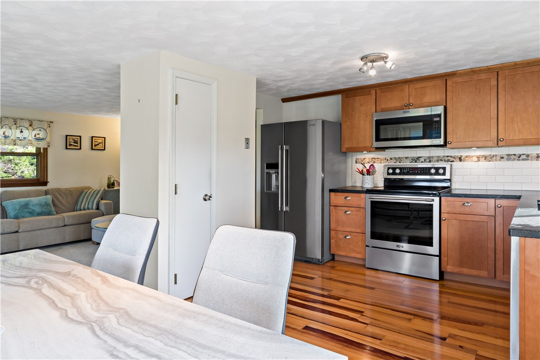 975 Anthony Road Portsmouth, RI 02871 - Photo 17 of 38 Gallery Image 17