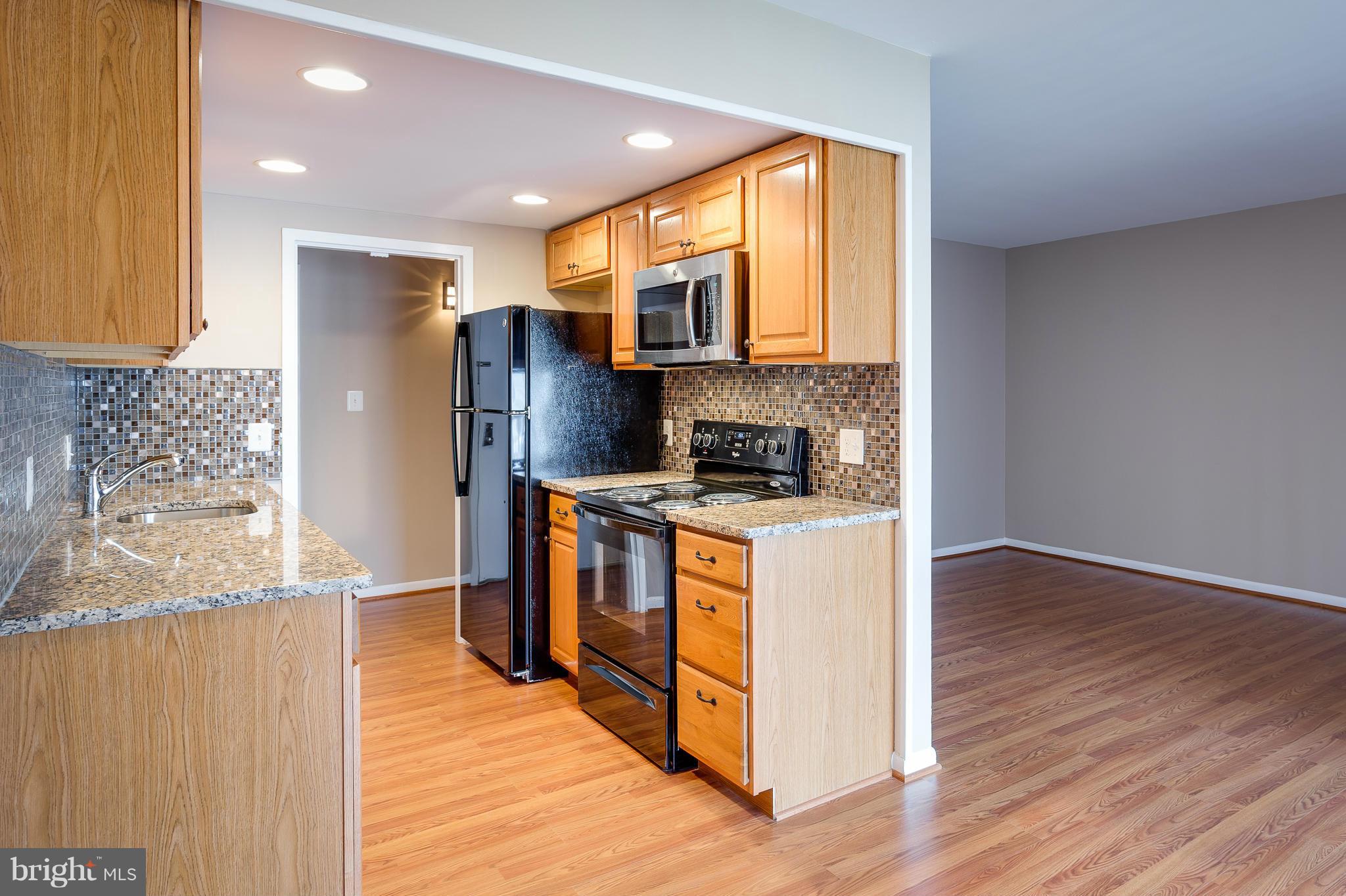 2257 Castle Rock Square, Unit 21C Reston, VA 20191 - Photo 11 of 27 Kitchen