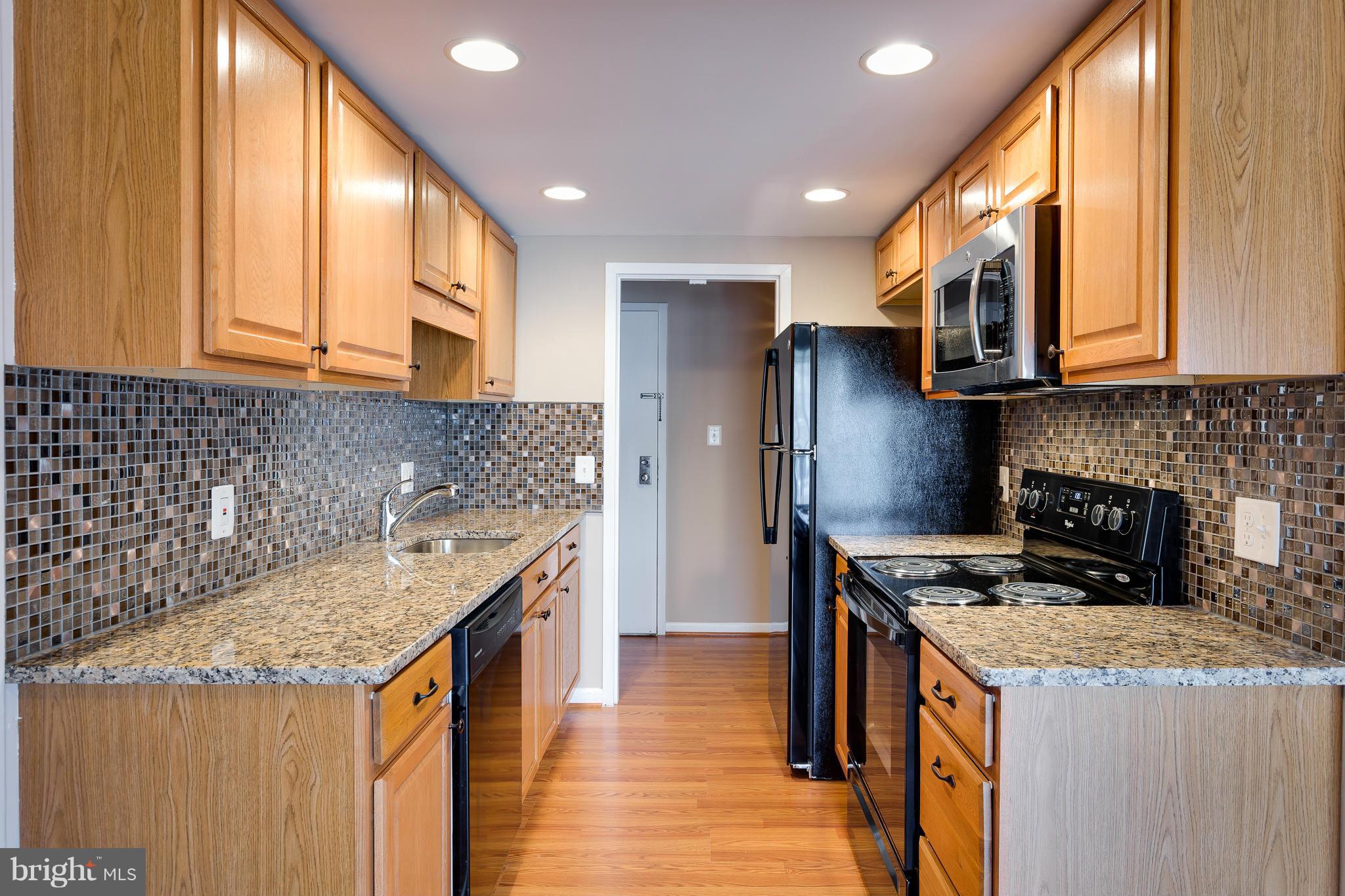 2257 Castle Rock Square, Unit 21C Reston, VA 20191 - Photo 5 of 27 Kitchen
