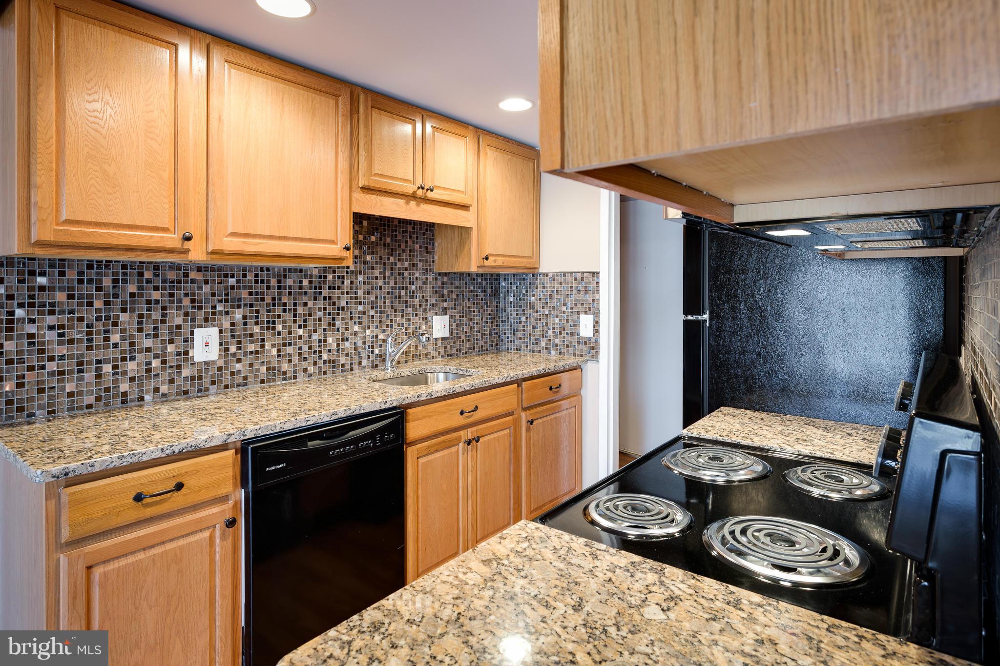 2257 Castle Rock Square, Unit 21C Reston, VA 20191 - Photo 6 of 27 Kitchen