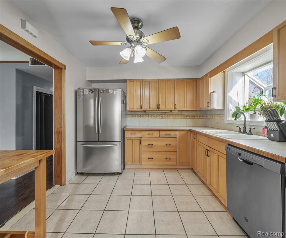 10225 Quirk Road Belleville, MI 48111 - Photo 9 of 66 Gallery Image 9