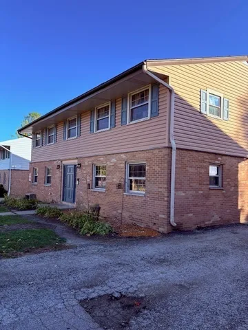 $575,000 | 625-627 Westmoreland Drive, Vernon Hills, IL 60061