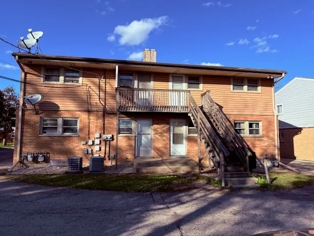 $575,000 | 625-627 Westmoreland Drive, Vernon Hills, IL 60061