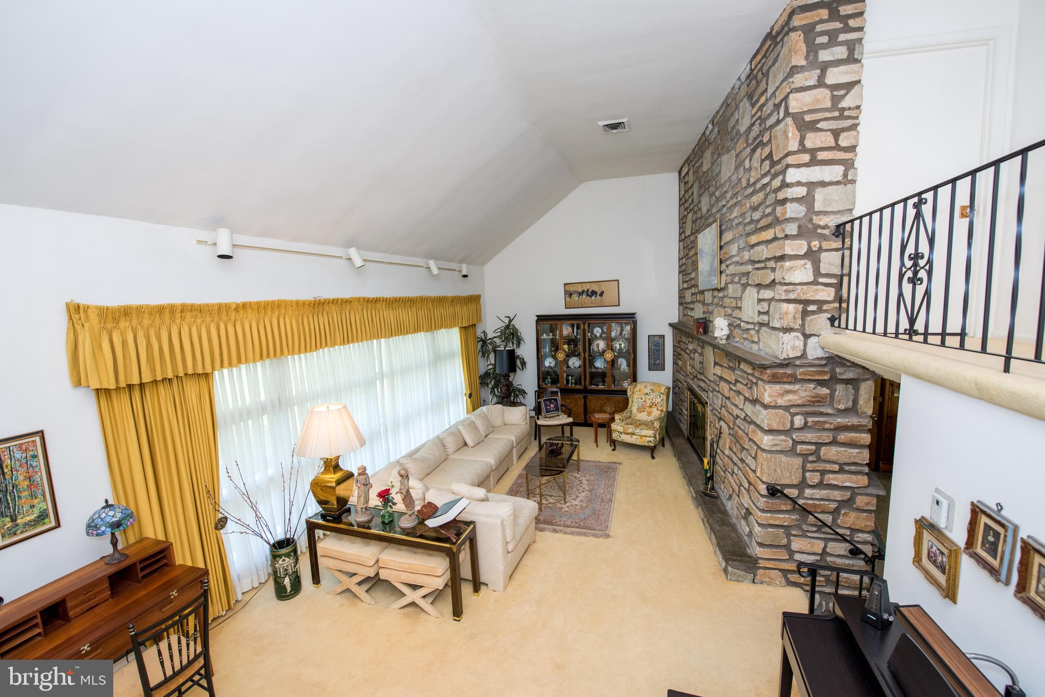 3505 Hale Road Huntingdon Valley, PA 19006 - Photo 3 of 34 Living Room