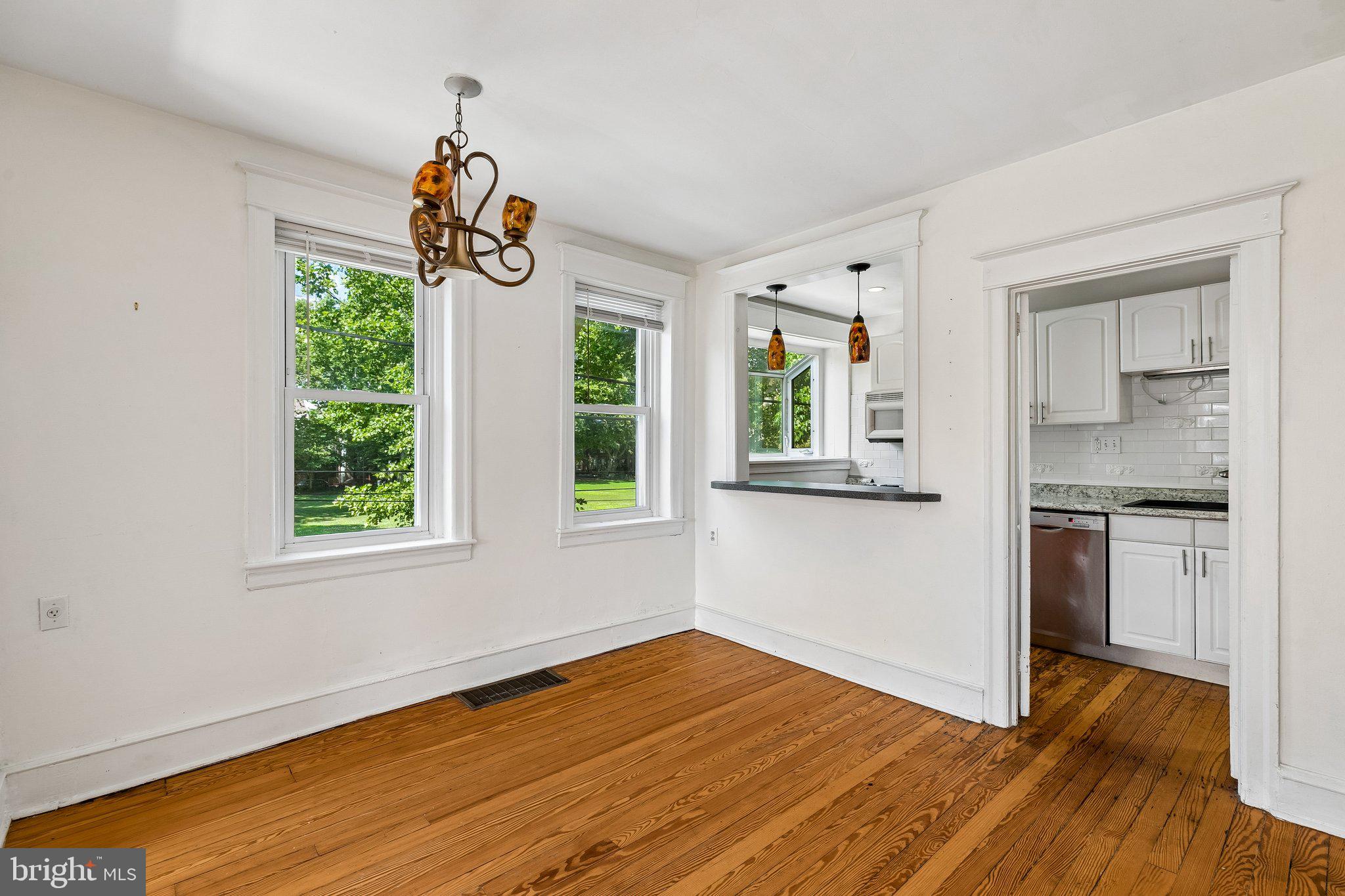 527 South 7th Street, Unit 1 Philadelphia, PA 19147 - Photo 6 of 33 Bright and airy living space awaits!