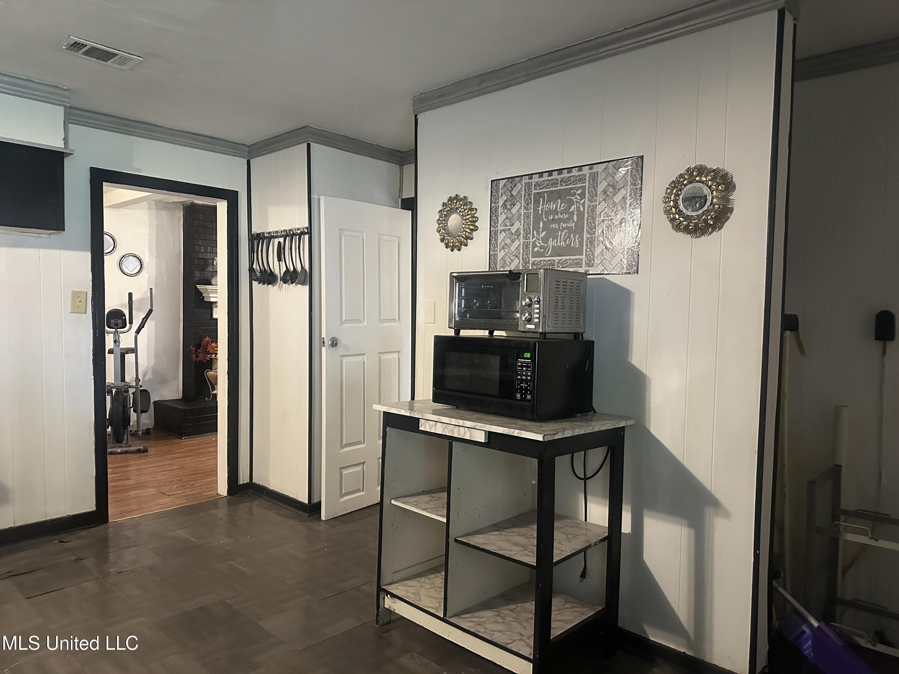 1166 Killarney Street Jackson, MS 39212 - Photo 18 of 51 IMG_5695