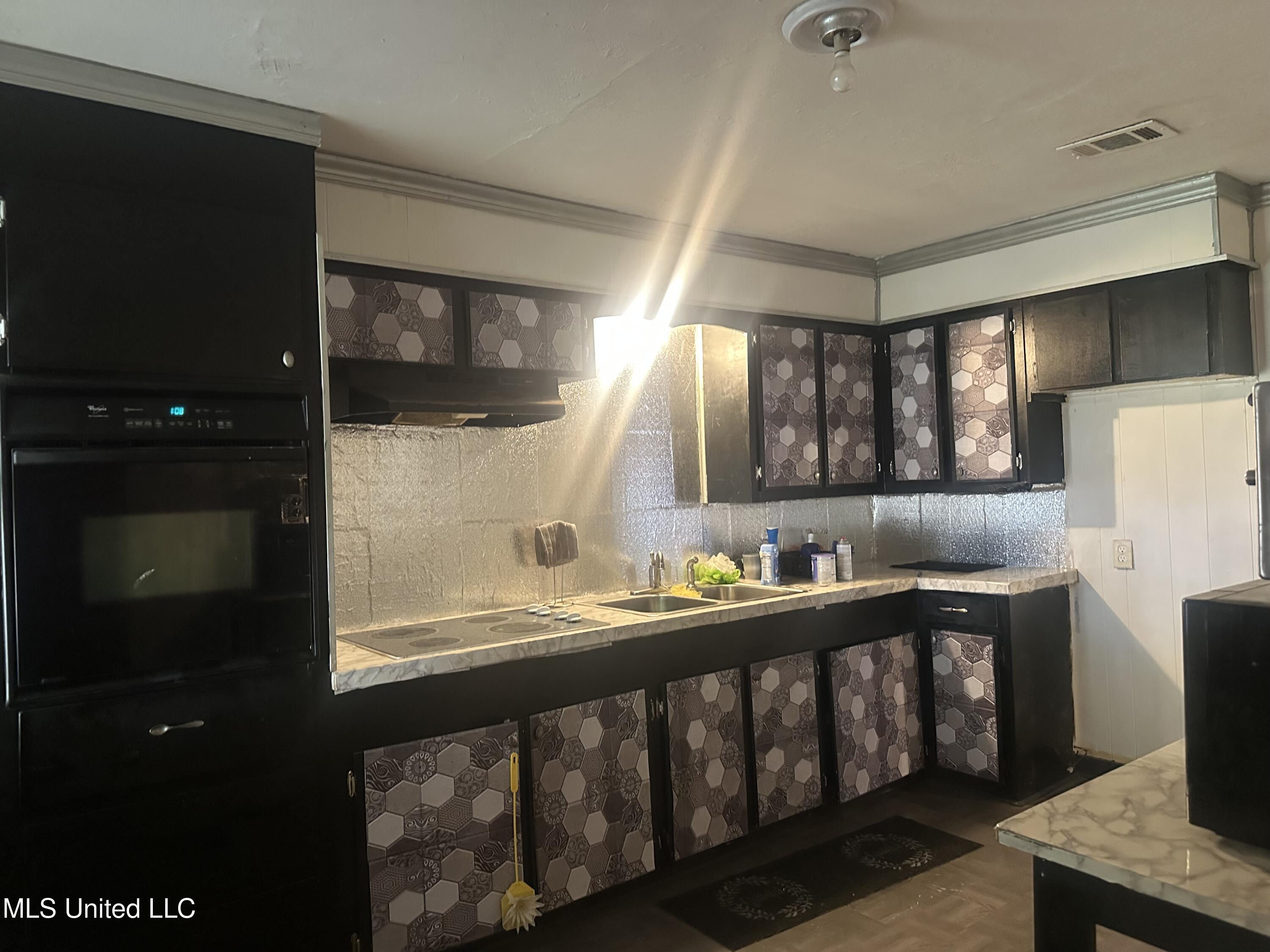 1166 Killarney Street Jackson, MS 39212 - Photo 20 of 51 IMG_5692