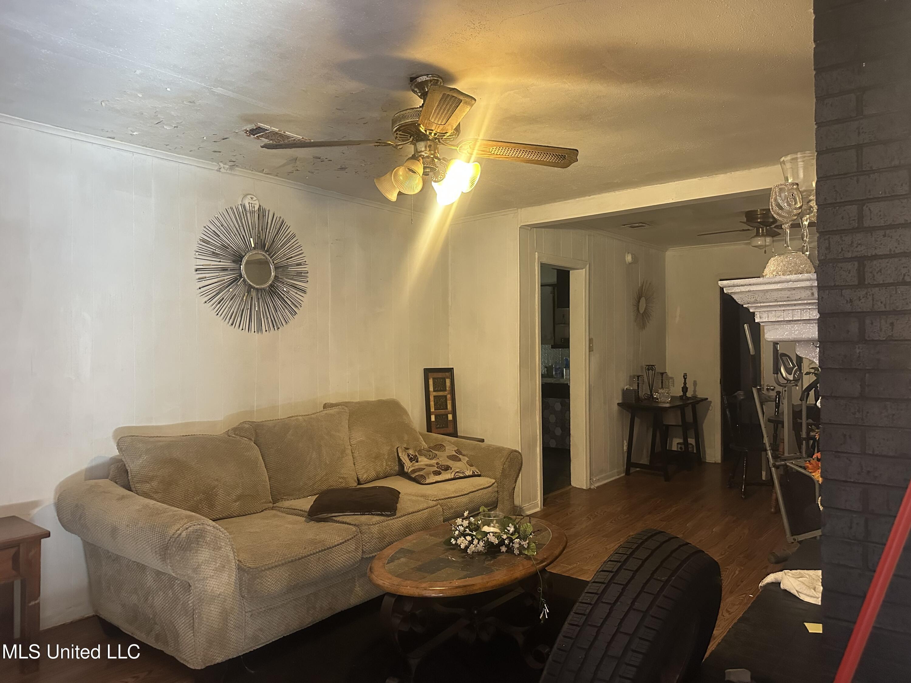 1166 Killarney Street Jackson, MS 39212 - Photo 2 of 51 IMG_5640