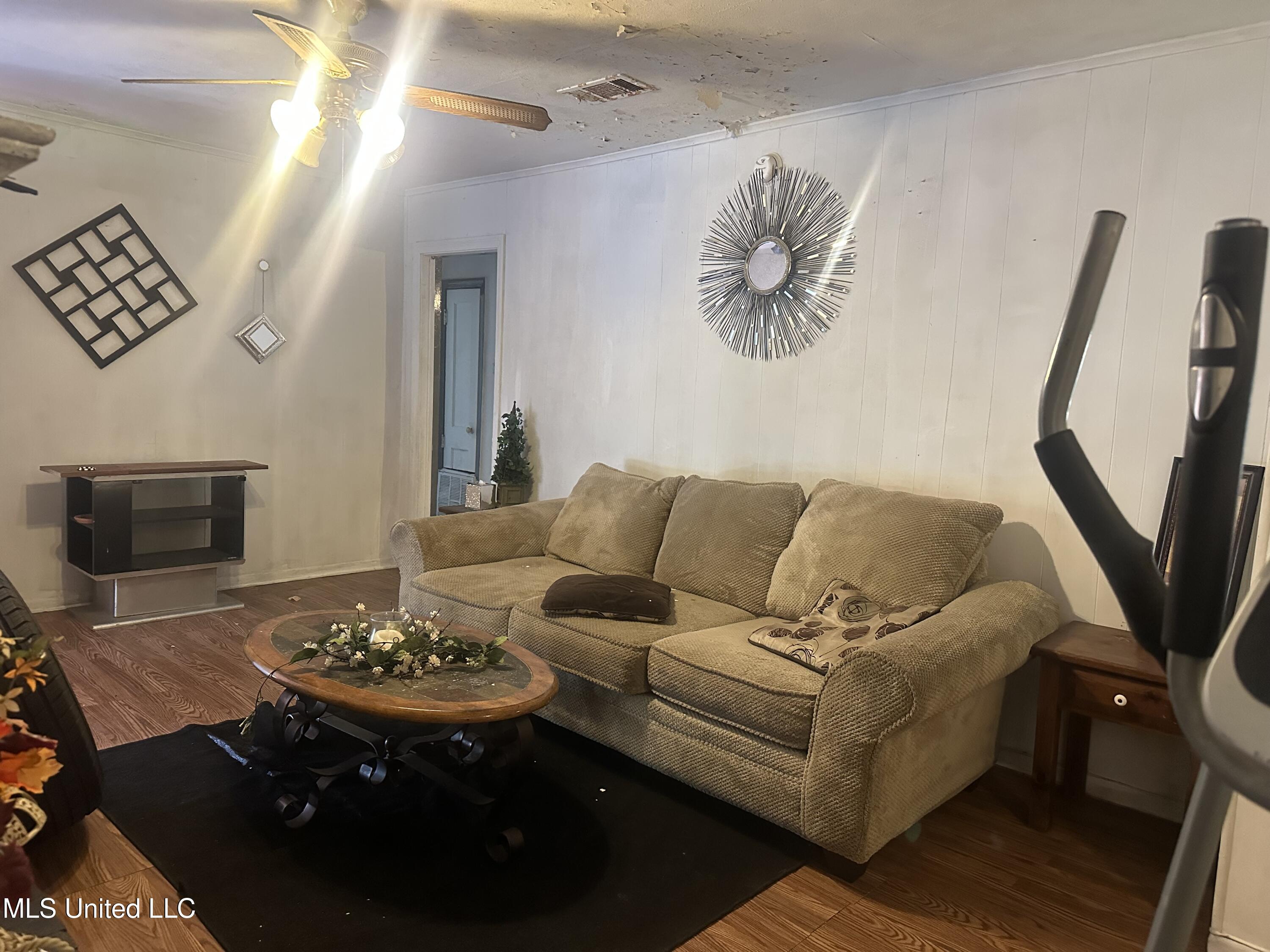 1166 Killarney Street Jackson, MS 39212 - Photo 4 of 51 IMG_5734