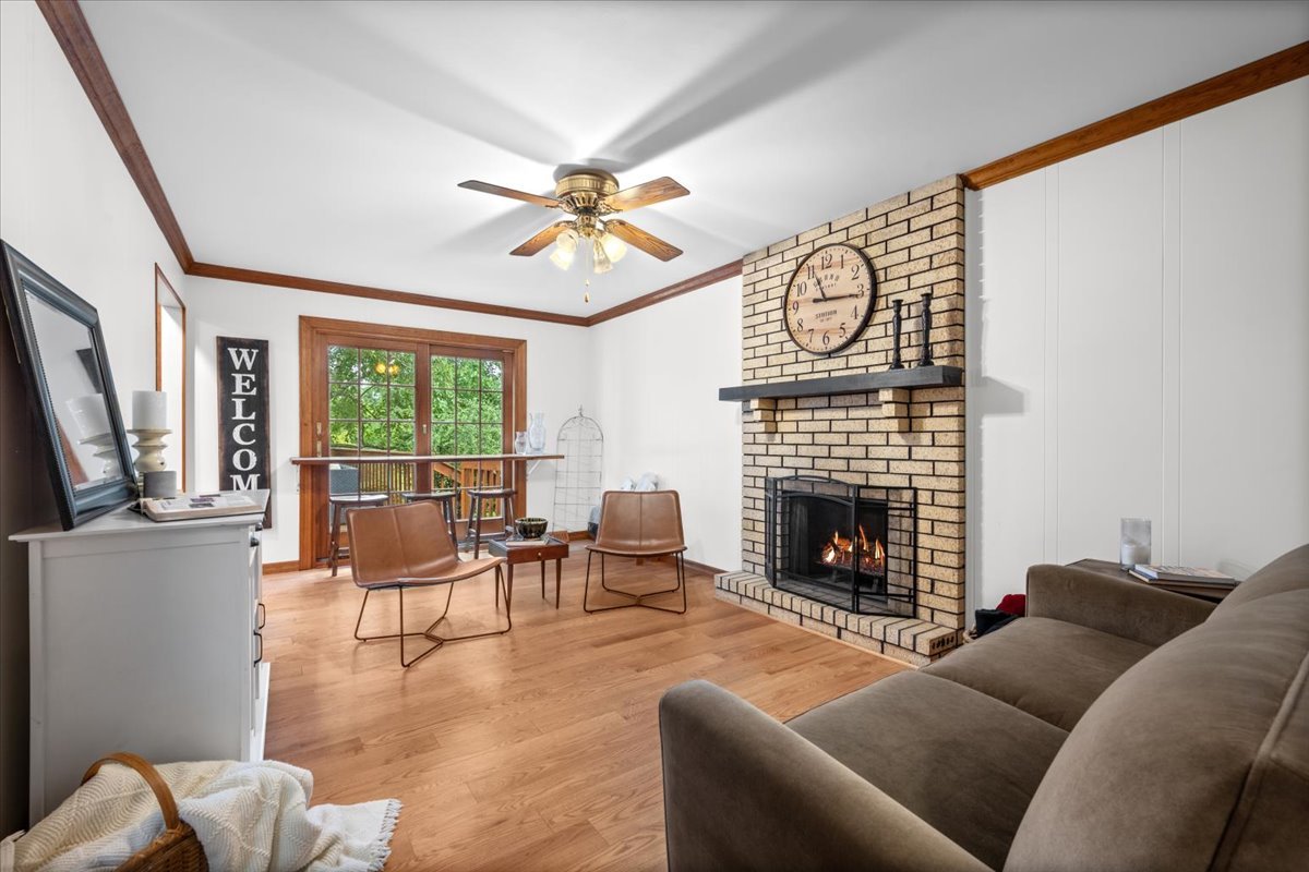 313 Carriage Hill Road Naperville, IL 60565 - Photo 7 of 32 Gallery Image 7