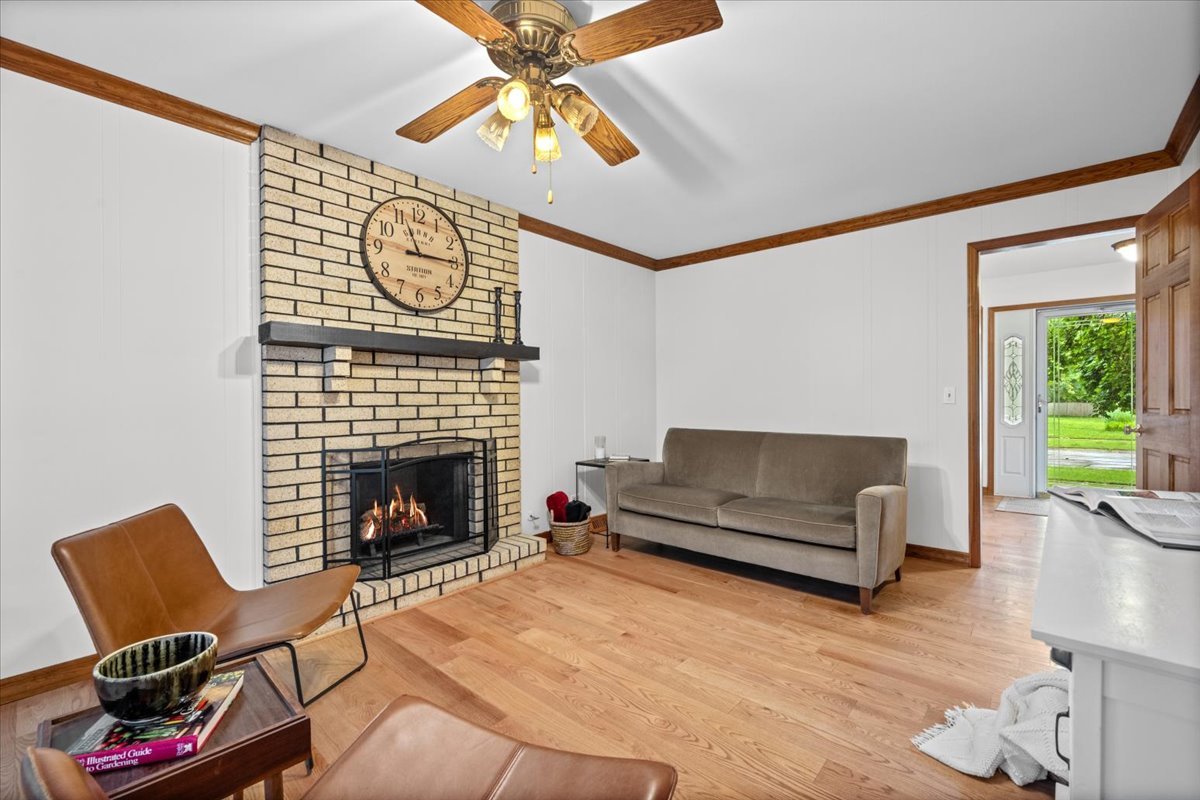 313 Carriage Hill Road Naperville, IL 60565 - Photo 8 of 32 Gallery Image 8