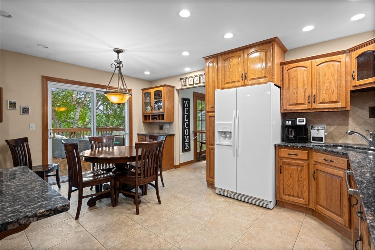 313 Carriage Hill Road Naperville, IL 60565 - Photo 9 of 32 Gallery Image 9