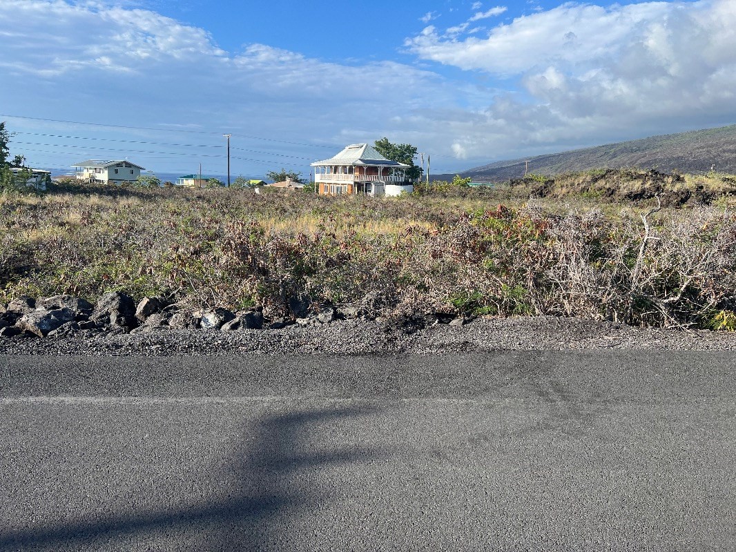 33 Aoao Avenue Captain Cook, HI 96704 - Photo 4 of 6 a view of a road with an ocean view