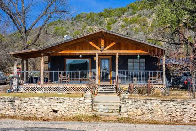 $189,500 | 208 Hillside Street, Junction, TX 76849