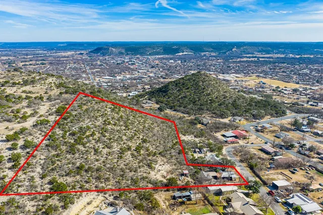 $189,500 | 208 Hillside Street, Junction, TX 76849