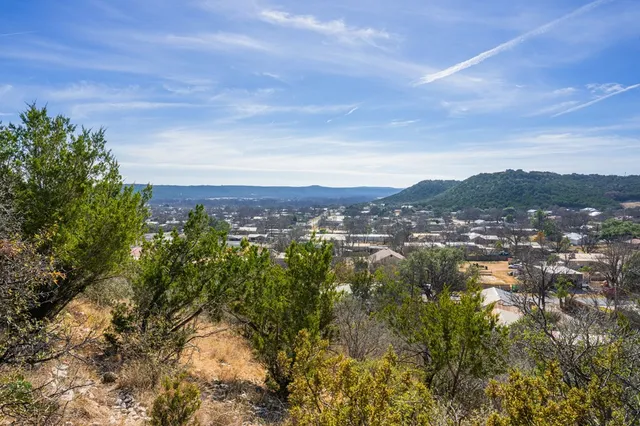 $189,500 | 208 Hillside Street, Junction, TX 76849