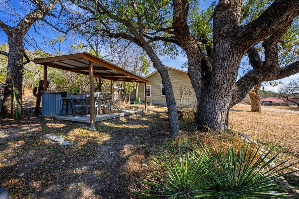 208 Hillside Street Junction, TX 76849 - Photo 6 of 29