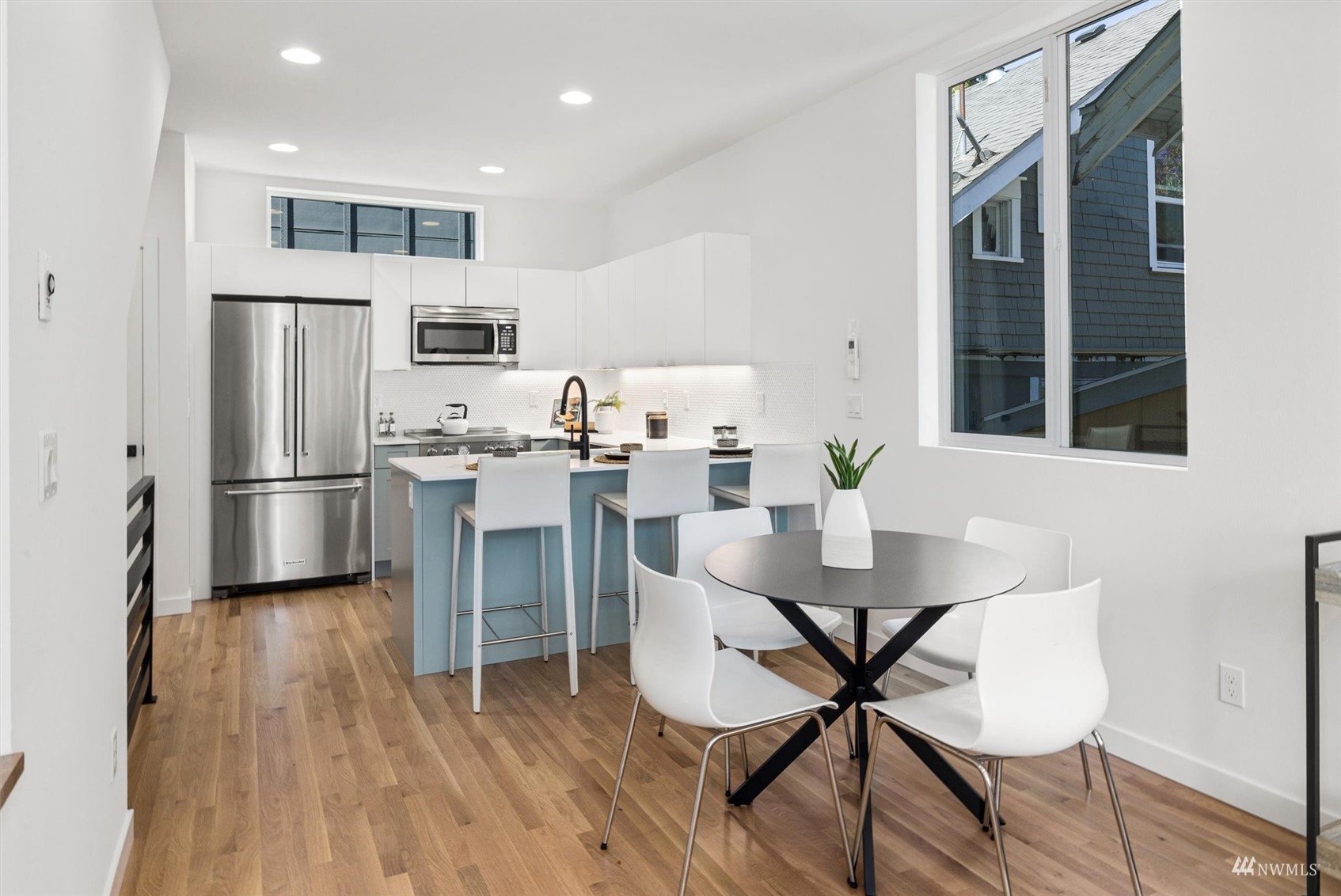 3675 Interlake Avenue North Seattle, WA 98103 - Photo 14 of 28 Gallery Image 14
