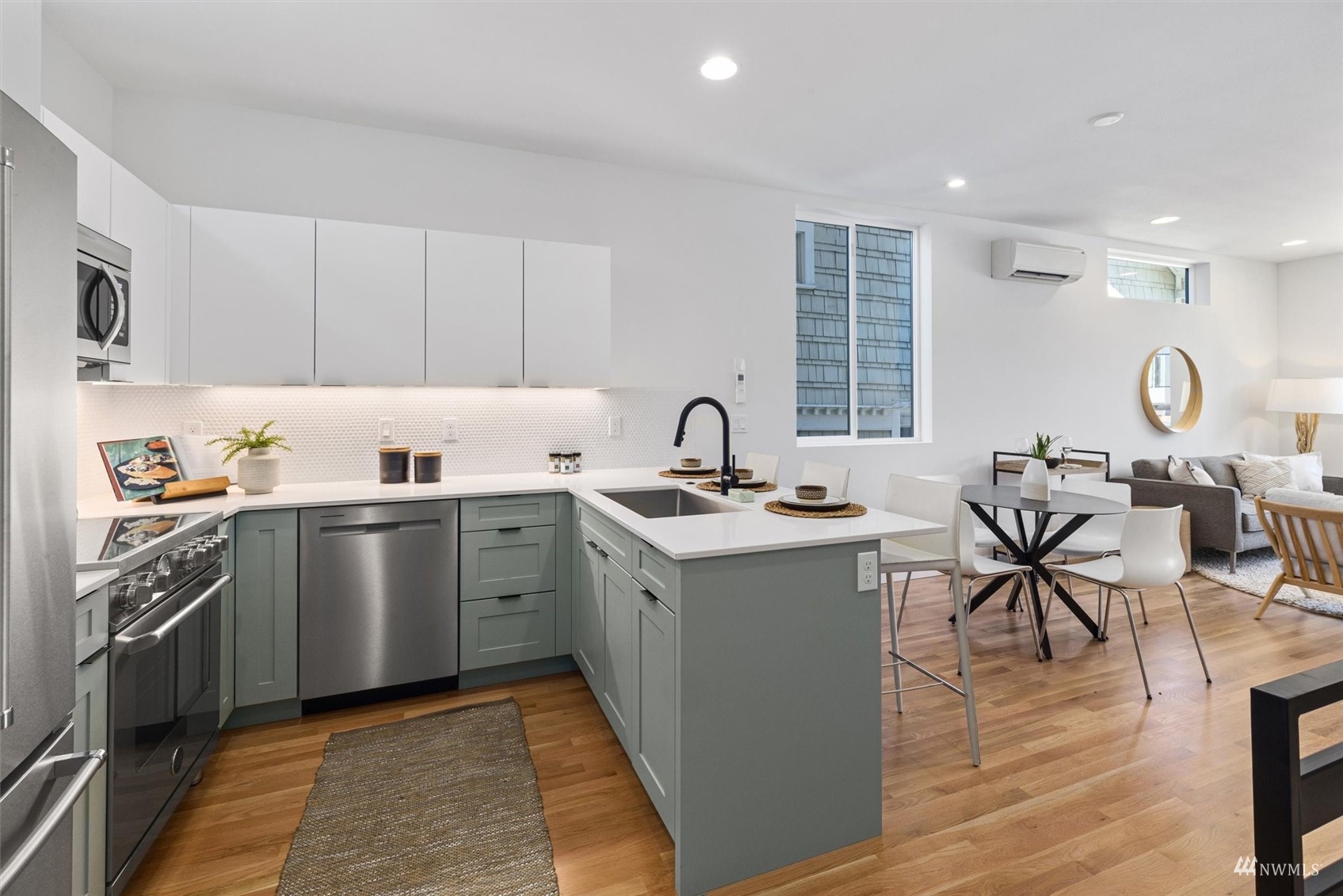 3675 Interlake Avenue North Seattle, WA 98103 - Photo 17 of 28 Gallery Image 17