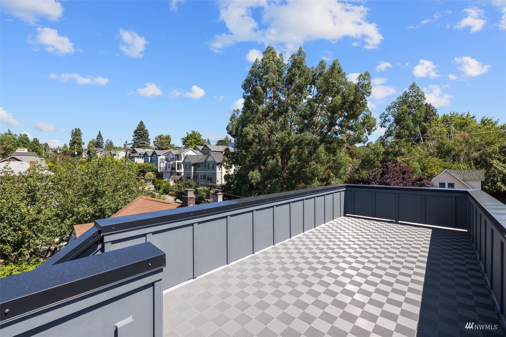 3675 Interlake Avenue North Seattle, WA 98103 - Photo 24 of 28 Gallery Image 24