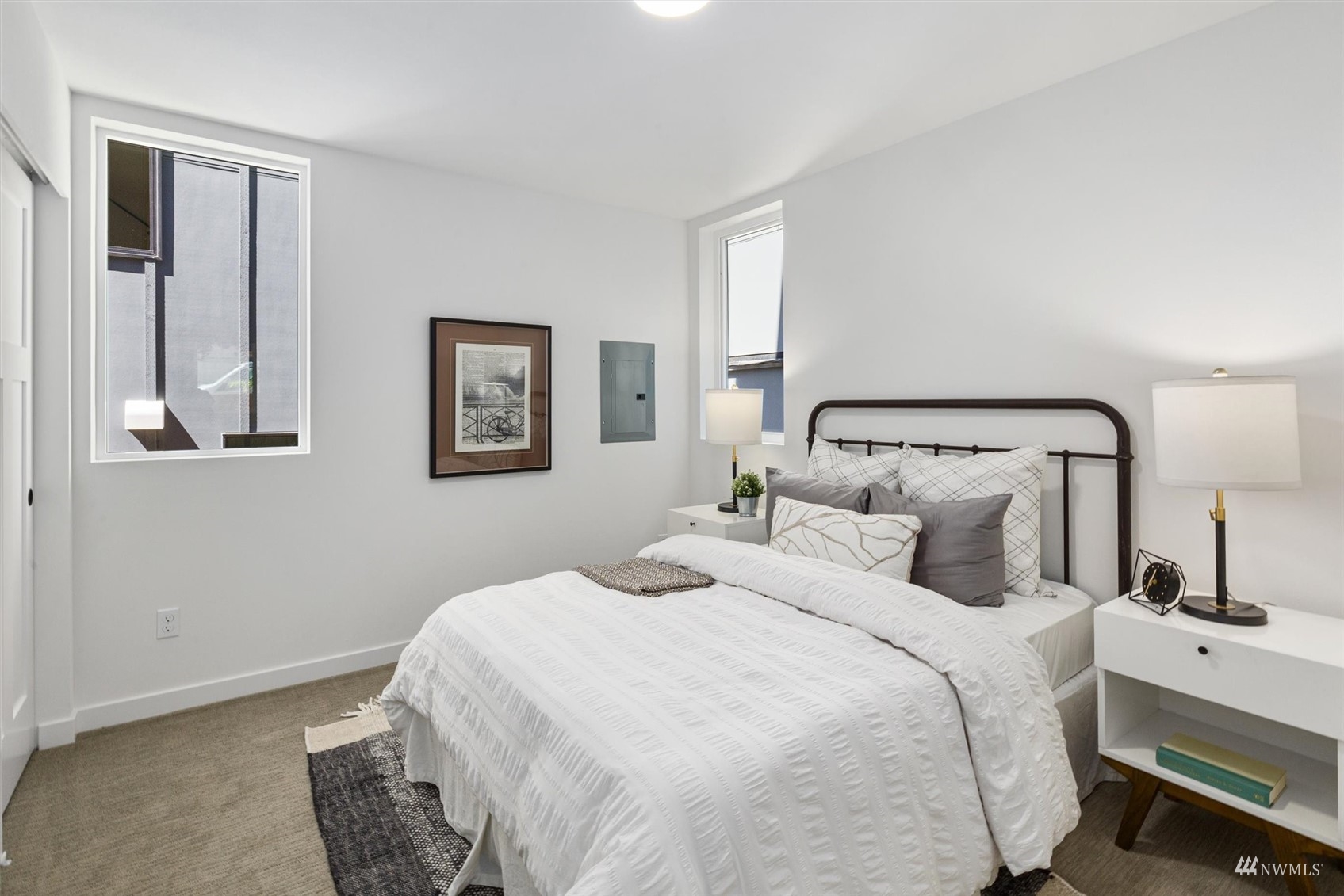 3675 Interlake Avenue North Seattle, WA 98103 - Photo 6 of 28 Gallery Image 6