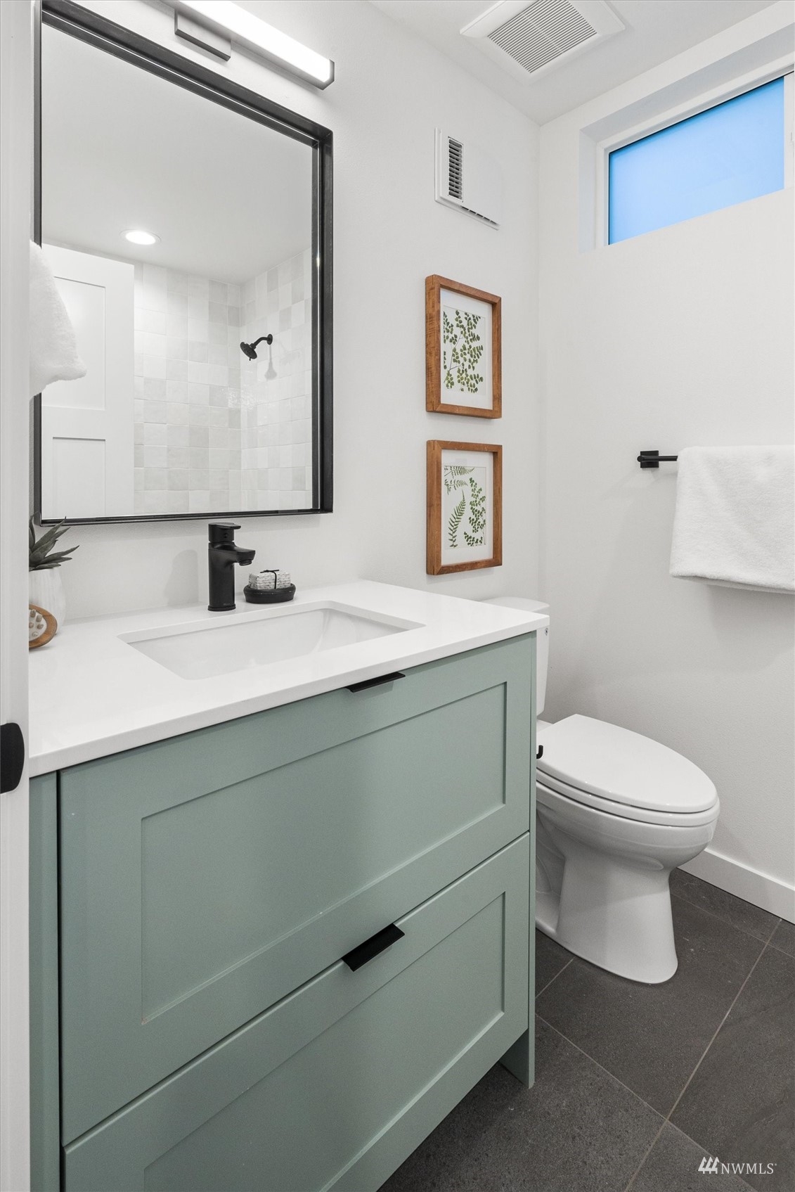 3675 Interlake Avenue North Seattle, WA 98103 - Photo 7 of 28 Gallery Image 7