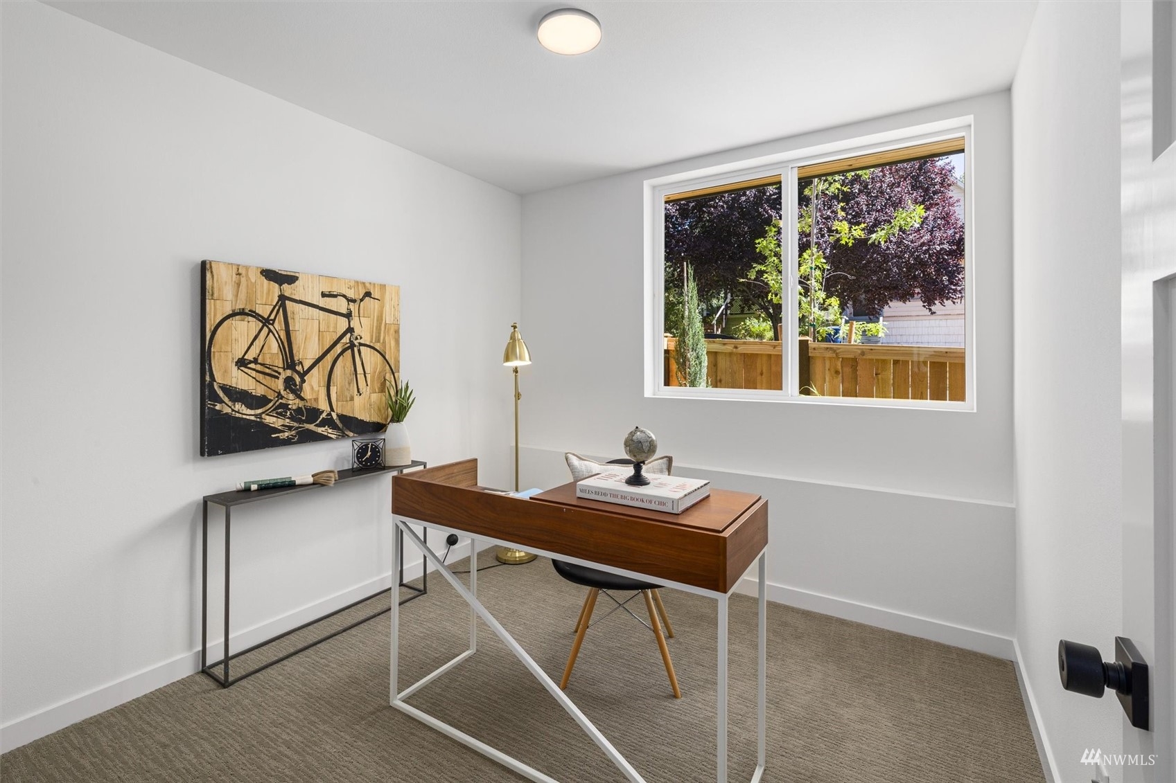 3675 Interlake Avenue North Seattle, WA 98103 - Photo 8 of 28 Gallery Image 8