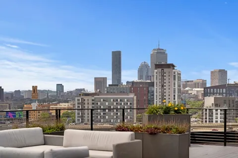 $1,000,000 | 14 West Broadway, Unit 601, Boston, MA 02127