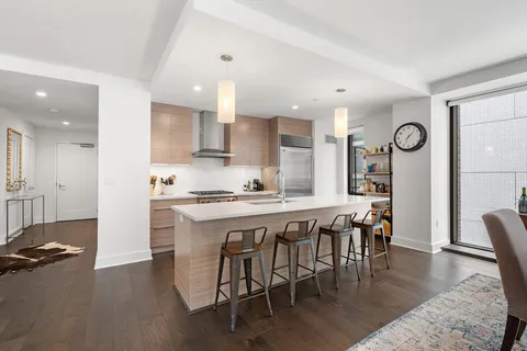 $1,000,000 | 14 West Broadway, Unit 601, Boston, MA 02127