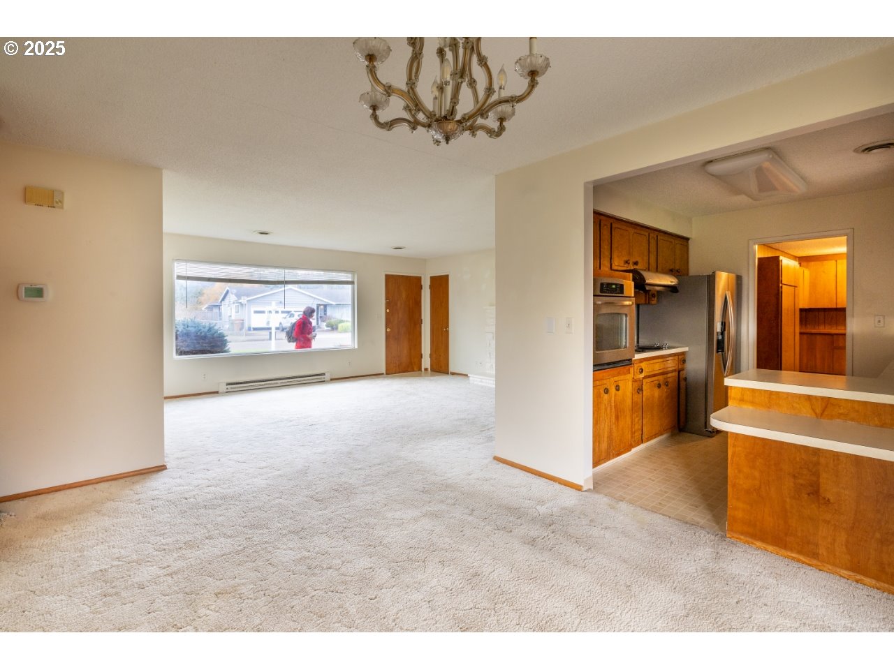 2796 Terry Avenue Longview, WA 98632 - Photo 17 of 19 a very nice looking room with a large window