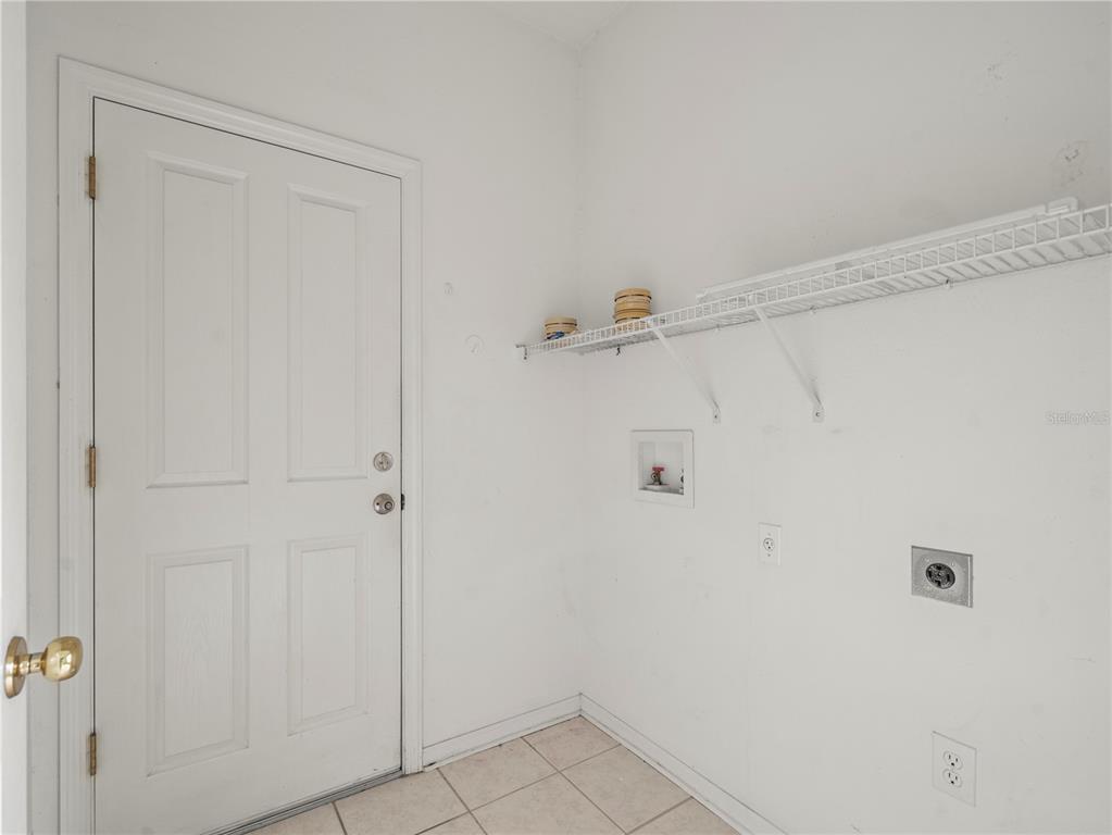 30638 Nickerson Loop Wesley Chapel, FL 33543 - Photo 16 of 39 a view of bathroom