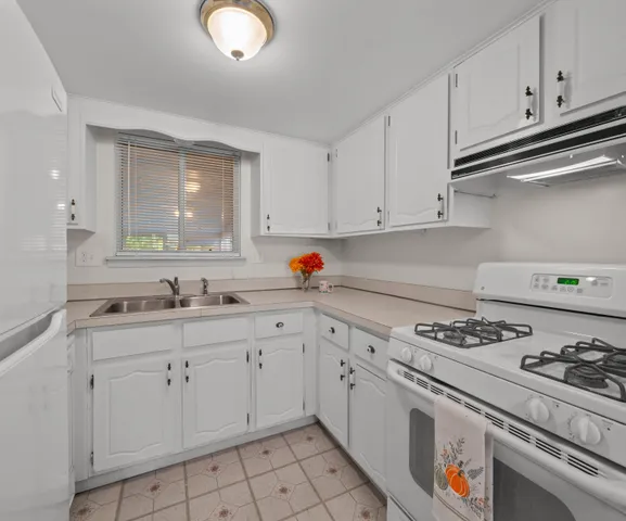 $115,000 | 61119 Heritage Boulevard, Unit 3, South Lyon, MI 48178