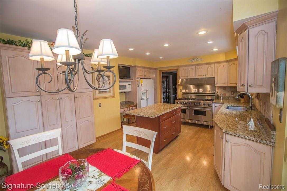 622 Canterbury Road Grosse Pointe, MI 48236 - Photo 5 of 54 Mike_Popso_Sotheby's_Grosse_Pointe-14.jpg