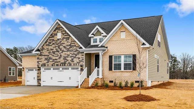 $570,000 | 5506 Penguin Drive, Summerfield, NC 27358