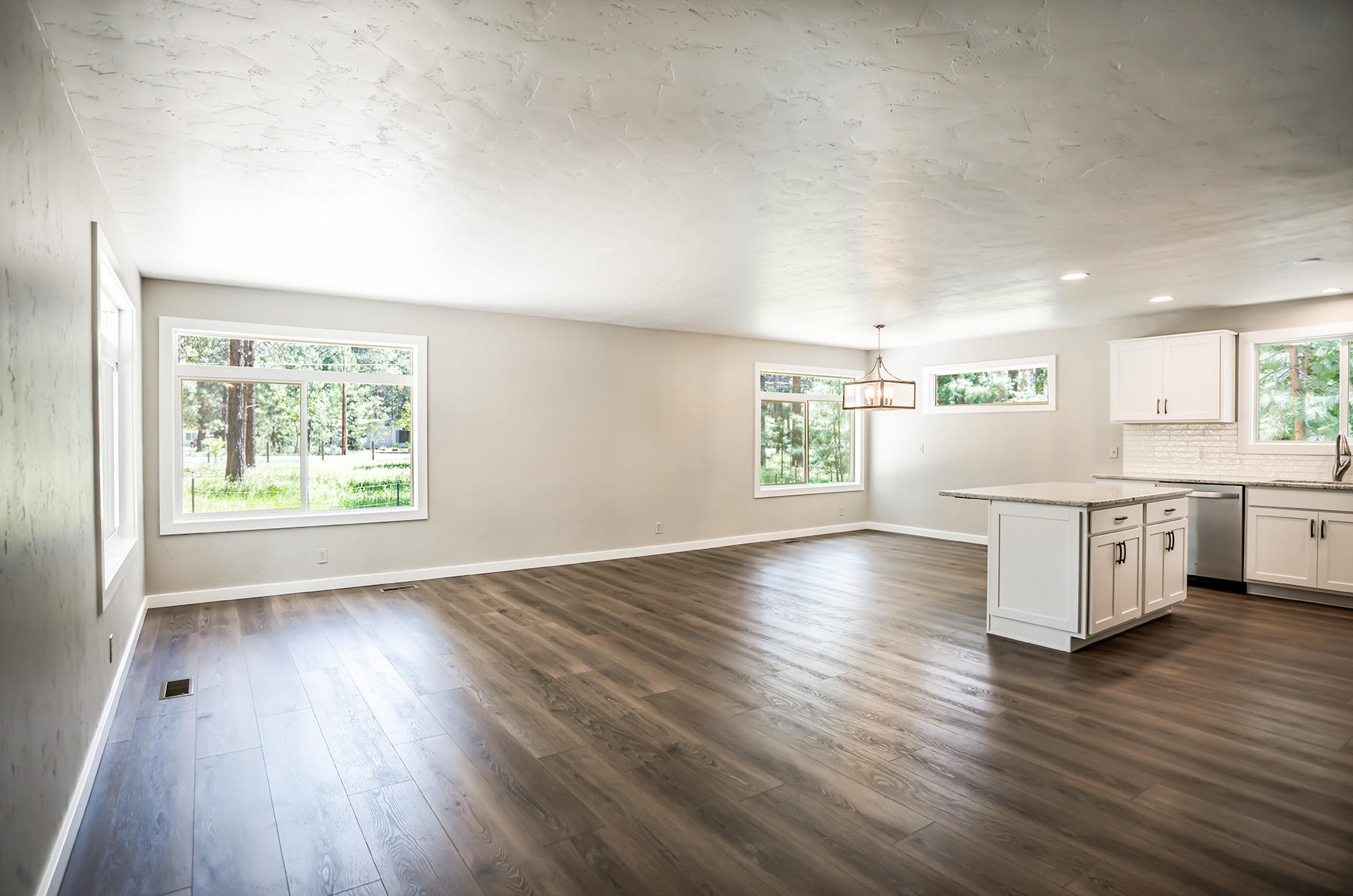 60187 Cinder Butte Road Bend, OR 97702 - Photo 9 of 26 CB Living area 2