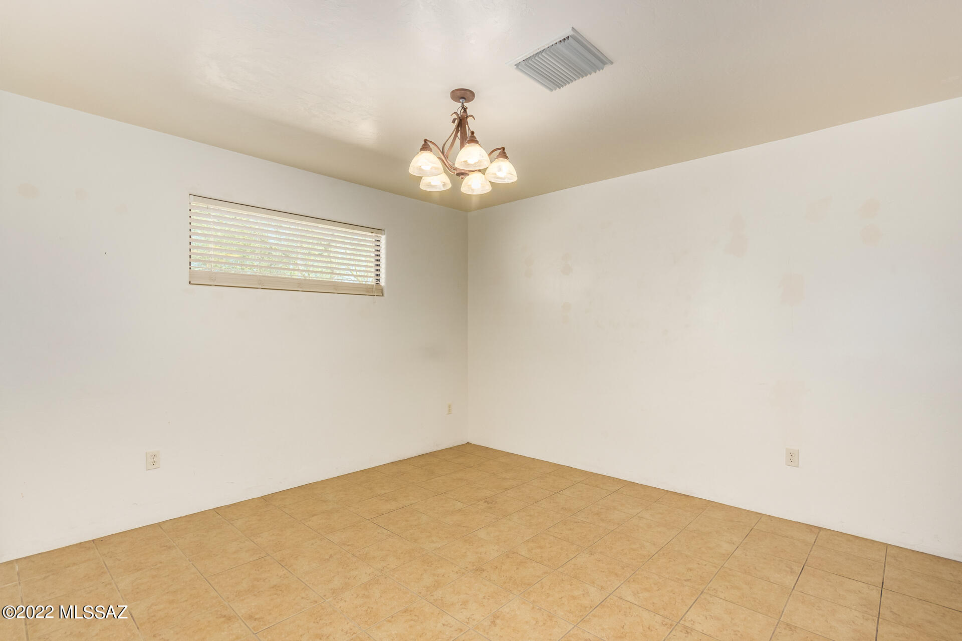 207 South Fresno Spring Way Tucson, AZ 85748 - Photo 4 of 32