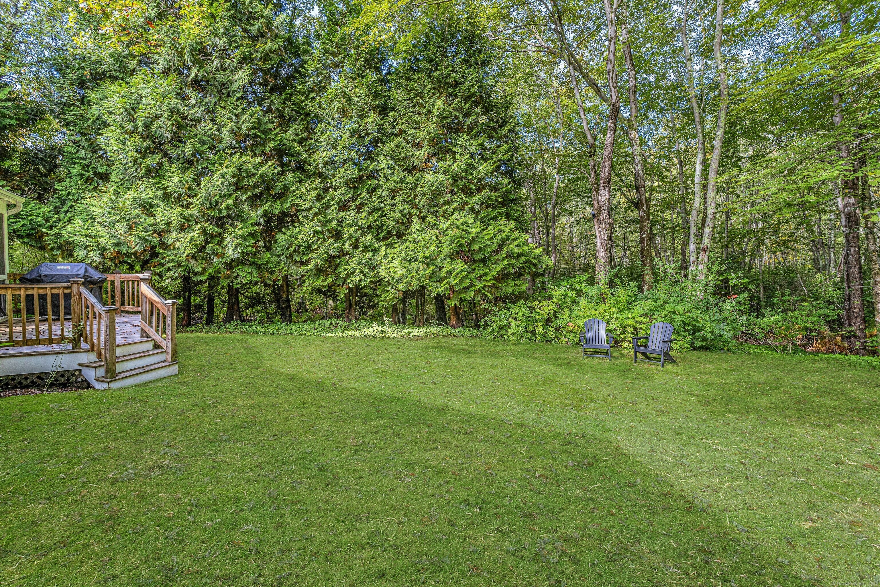 261 Linden Tree Road Wilton, CT 06897 - Photo 25 of 27 a view of a garden