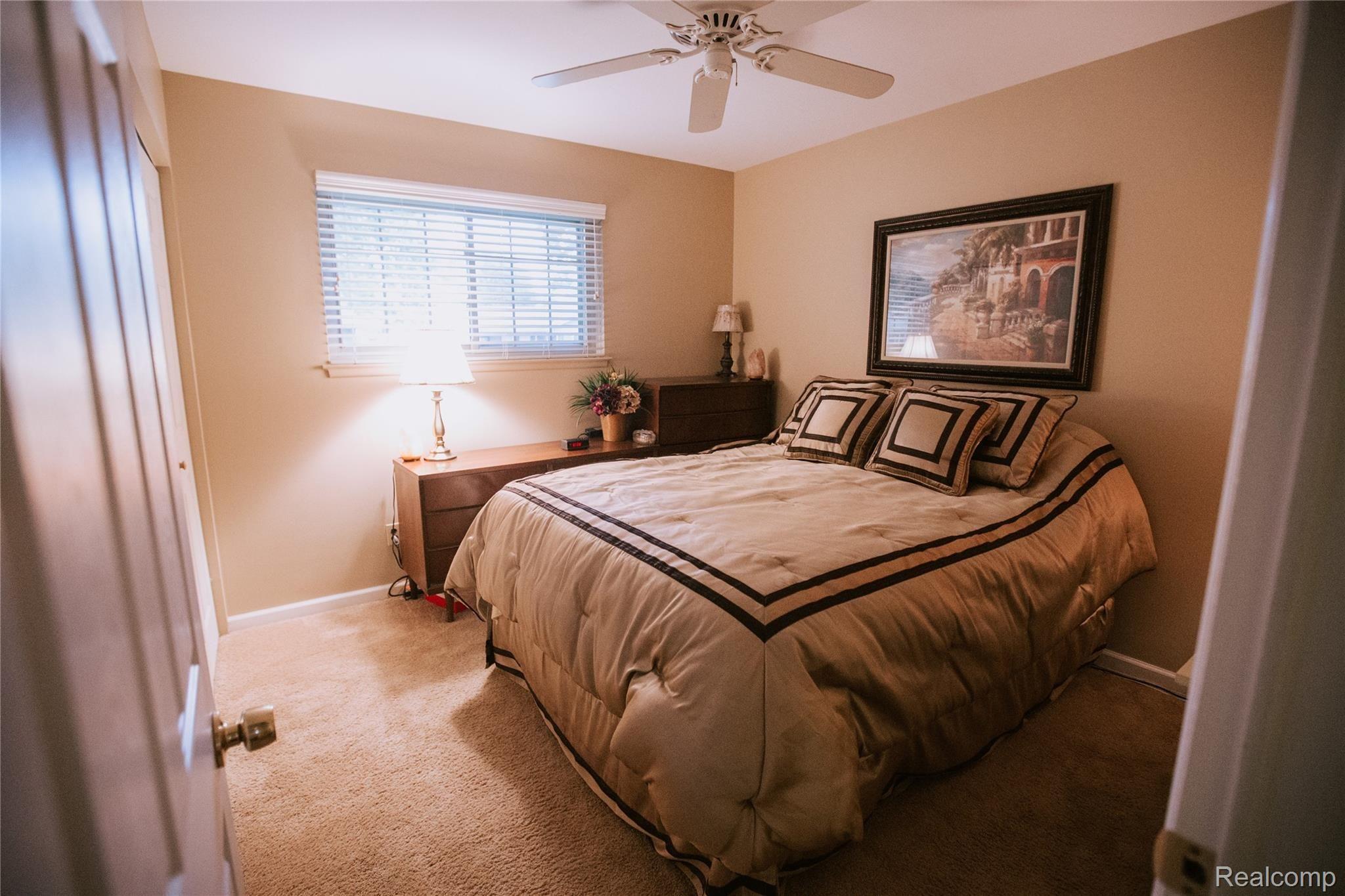 624 Meadow Lane Rochester, MI 48307 - Photo 13 of 23 13 - Master Bedroom.jpg