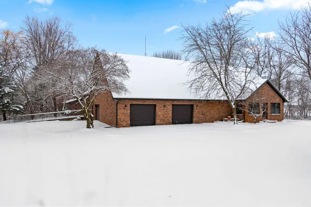 $1,385,000 | 3629 Creekview Road, De Pere, WI 54115