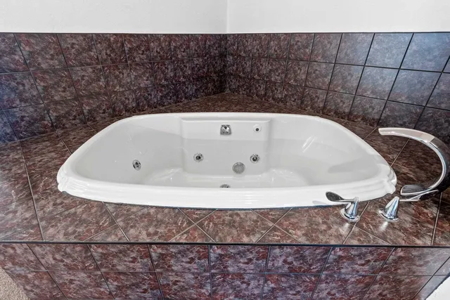 $1,385,000 | 3629 Creekview Road, De Pere, WI 54115